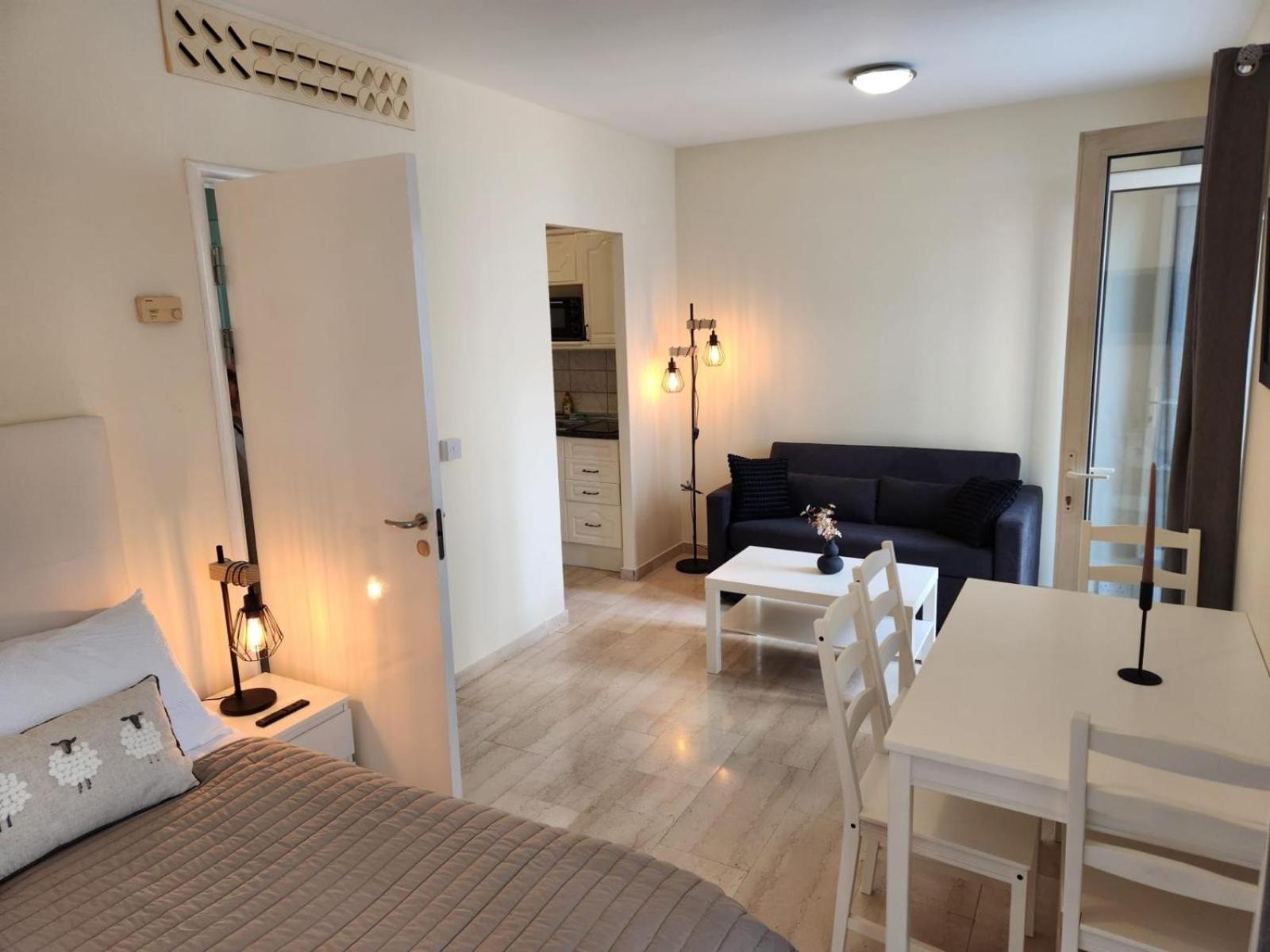 גיברלטר New With Ac Central Suites With Pool Access And Squash Courts! Sleeps Family Or 4 Guests מראה חיצוני תמונה