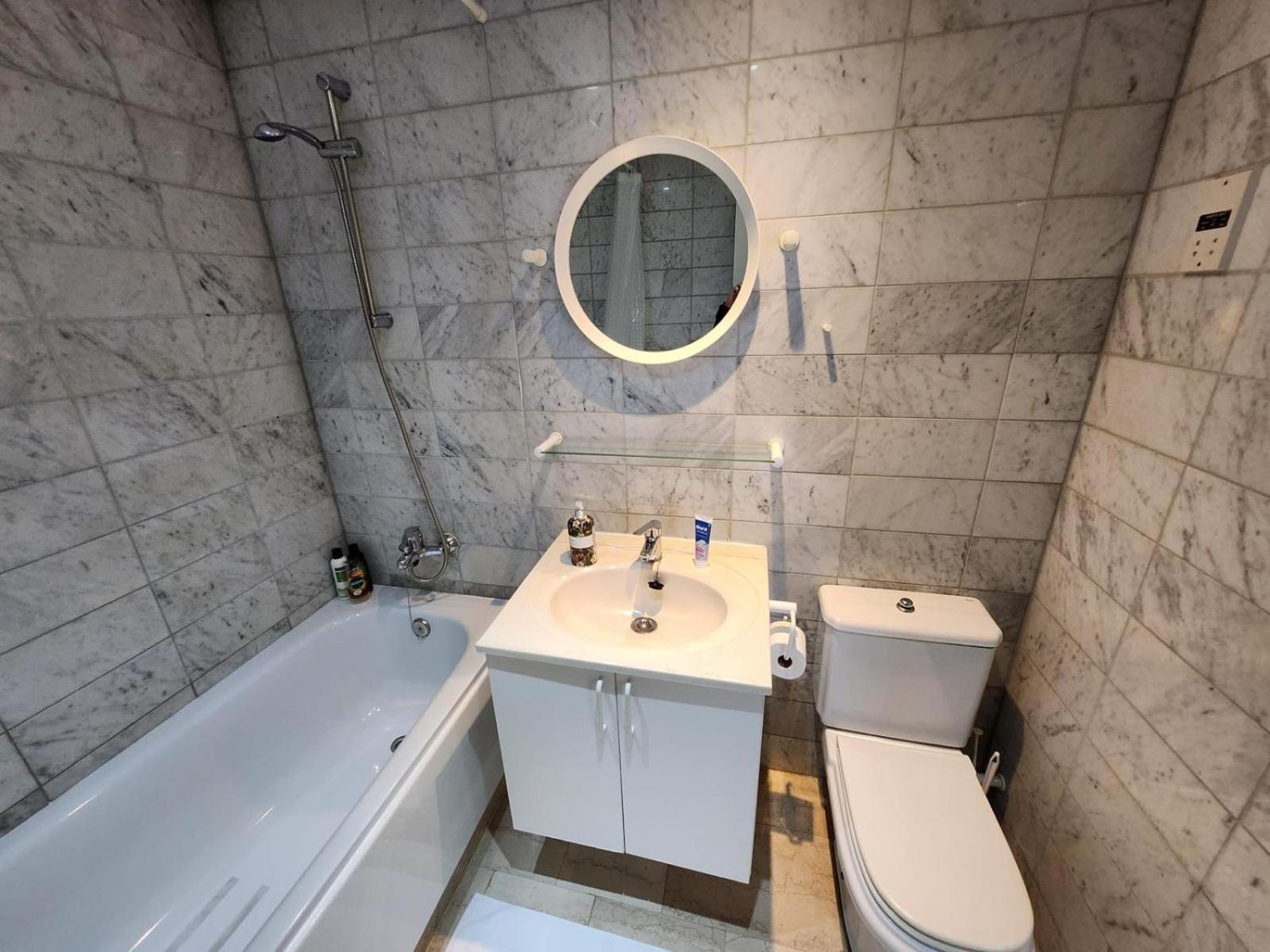 גיברלטר New With Ac Central Suites With Pool Access And Squash Courts! Sleeps Family Or 4 Guests מראה חיצוני תמונה