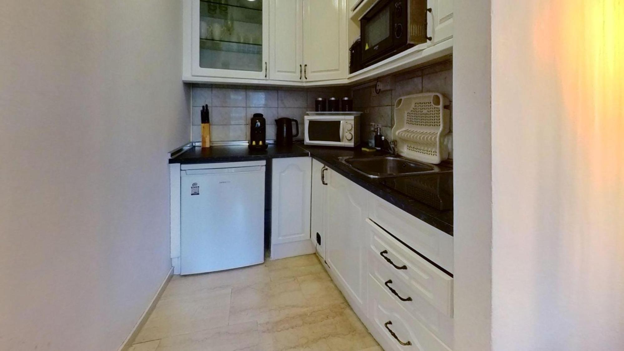 גיברלטר New With Ac Central Suites With Pool Access And Squash Courts! Sleeps Family Or 4 Guests מראה חיצוני תמונה